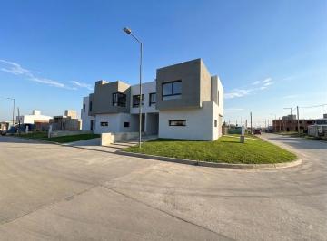 Casa · 100m² · 3 Dormitorios · 2 Cocheras · Duplex 3 Dormi - 3 Baños - Docta Av