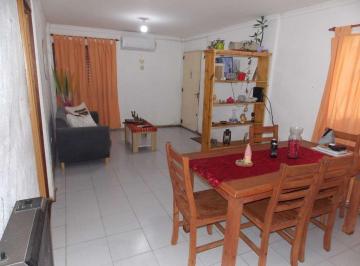 Departamento · 90m² · 5 Ambientes · Alquiler de Dpto 3 Habitaciones en Las Flores II