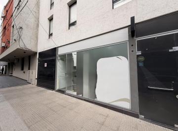 Local comercial · 30m² · Local en Alquiler - 35 m² con Baño - Frente Vidriado - Excelente Ubicación