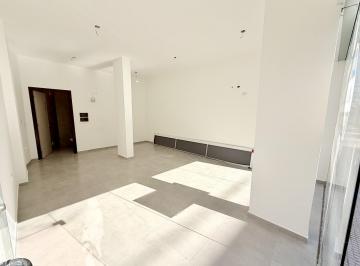 Local comercial · 30m² · Local en Alquiler - 35 m² con Baño - Frente Vidriado - Excelente Ubicación