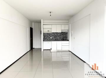 Departamento · 30m² · 1 Ambiente · Alquiler de Monoambiente con Balcón en El Abasto