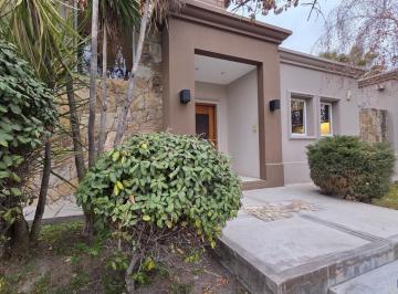 Casa · 239m² · 6 Ambientes · 2 Cocheras · 3 Hab/3 Baños/jardin/cochera Doble