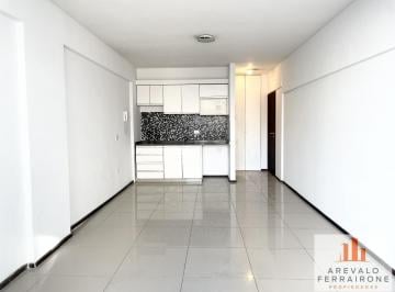 Departamento · 30m² · 1 Ambiente · Alquiler de Monoambiente con Balcón en El Abasto