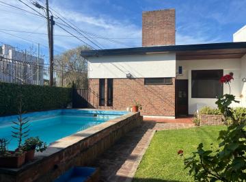 Casa · 200m² · 4 Ambientes · 1 Cochera · Casa en Venta Villa Castells