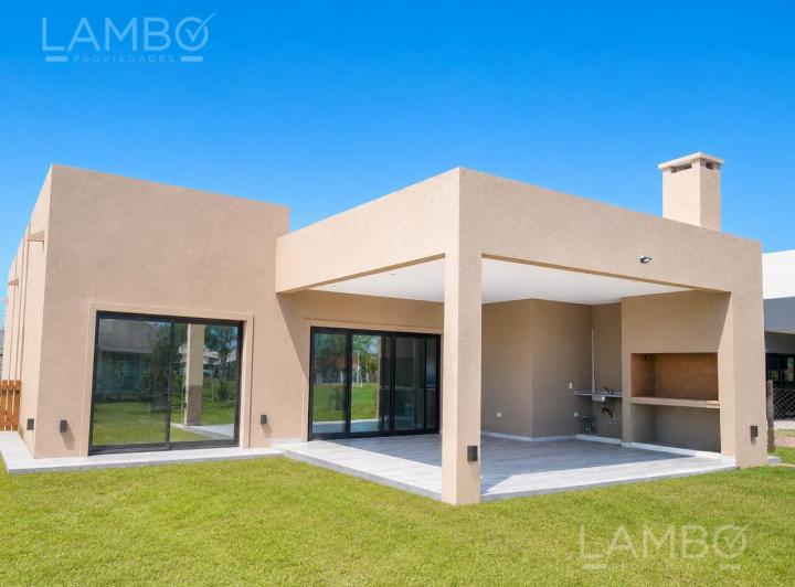 Casa · 149m² · 5 Ambientes · 2 Cocheras