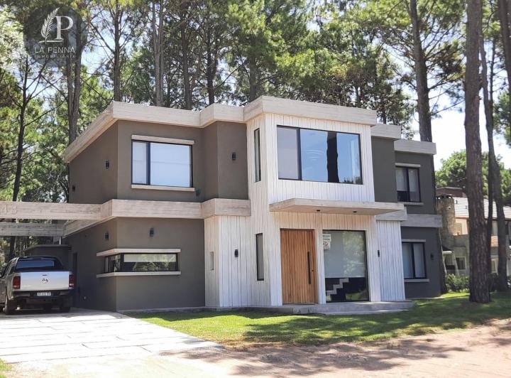 Casa · 1002m² · 5 Ambientes · 1 Cochera