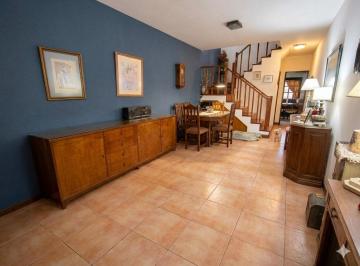 Casa · 100m² · 4 Ambientes · 1 Cochera · Triplex 3 Dorm con Jardín y Cochera en Olivos | Apto Credito