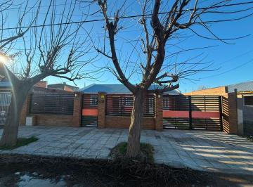 Casa · 99m² · 3 Ambientes · 1 Cochera · Venta Casa 2 Dorm. en Plottier