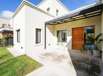 Casa · 185m² · 5 Ambientes · 2 Cocheras · Casa en Venta en El Canton con Pileta Lote Interno
