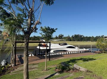 Casa · 908m² · 7 Ambientes · 2 Cocheras · Casa en Venta /alquiler Al Rio y Muelle Propio en Barrio El Yacht, Nordelta, Tigre