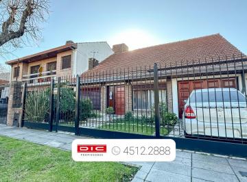 Casa · 207m² · 4 Ambientes · 2 Cocheras · Casa 3 Dorm. Venta - Martinez