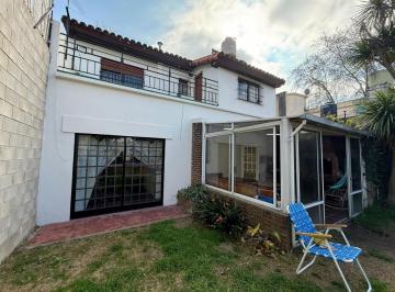 Casa · 172m² · 4 Ambientes · 1 Cochera · Casa en Banfield Este