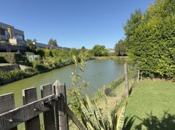 Departamento · 63m² · 3 Ambientes · 1 Cochera · En Venta 3 Ambientes en Planta Baja Al Agua en Lago Escondido, Nordelta