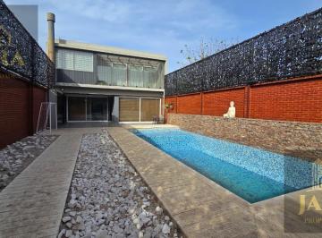 Casa · 450m² · 5 Ambientes · 3 Cocheras · Venta Casa 5 Ambientes Premium en Wilde