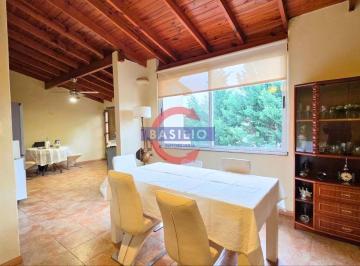 Casa · 134m² · 6 Ambientes · 3 Cocheras · Casa en Venta Multifamiliar de 2 Plantas en Carapachay con Jardín y Cochera Pasante