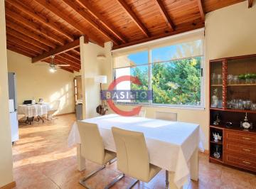 Casa · 134m² · 6 Ambientes · 3 Cocheras · Casa en Venta Multifamiliar de 2 Plantas en Carapachay con Jardín y Cochera Pasante
