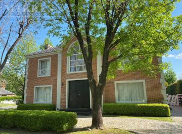 Casa · 230m² · 5 Ambientes · 2 Cocheras · Excelente Casa en Alquiler Temporario en Mayling Club de Campo