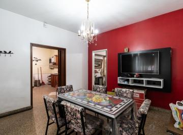 Casa · 110m² · 3 Ambientes · 1 Cochera · Venta Casa 4 Ambientes en Sarandi, Avellaneda