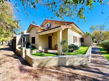 Casa · 146m² · 4 Ambientes · 2 Cocheras · Casa 4 Ambientes en Alquiler en San Isidro