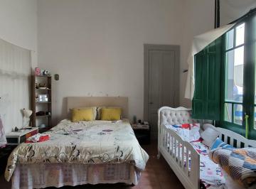 Casa · 225m² · 7 Ambientes · Casa Multifamiliar en Paternal, a Dos Cuadras de Av San Martín, y Próximo a Av Juan B Justo