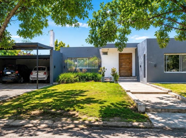 Casa · 400m² · 9 Ambientes · 4 Cocheras
