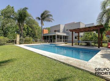 Casa · 340m² · 10 Ambientes · 8 Cocheras · Casa en Venta en La Reserva con Vista Al Golf y Laguna