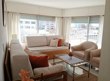 Departamento de 2 ambientes, Uruguay · En Venta - Apartamento Reciclado en Península, Punta del Este