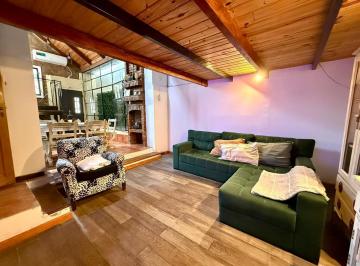 PH · 100m² · 5 Ambientes · Venta - Casa Pasillo de 2 Dorm. con Quincho Cerrado y Terraza - Centro
