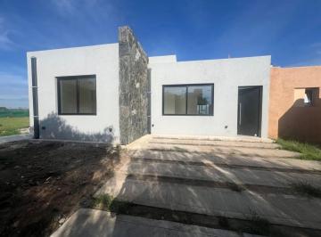 Casa · 101m² · 4 Ambientes · Venta Casa a Estrenar en Docta 2 D y Escritorio