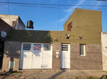 Casa · 5 Ambientes · 1 Cochera · Liniers 2265 - Casa Tres Dorm.