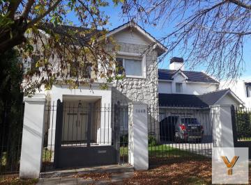 Casa · 400m² · 5 Ambientes · 2 Cocheras · Casa en Venta - 4 Dorm. 3 Baños - Cocheras - 660 m² - Mar del Plata