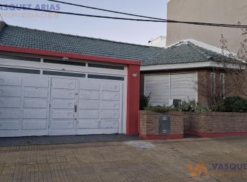 1 · Casa en Venta con 3 Habitaciones
