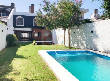 Casa · 340m² · 7 Ambientes · 3 Cocheras · U$s 3.600 - Casa con Jardín - Belgrano R - La Pampa 4100
