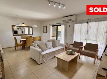 Casa · 120m² · 4 Ambientes · 2 Cocheras · Roble Joven, Casa en Venta Lote Central