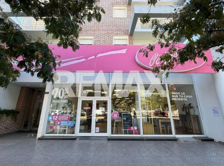 Local comercial · 216m²