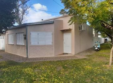 Casa · 160m² · 5 Ambientes · 3 Cocheras · Casa en Venta - 3 Dorm. 3 Baños - Patio Parrilla - 325 m² - Chivilcoy
