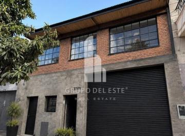 Depósito · 700m² · 1 Cochera · Depósito en Paternal
