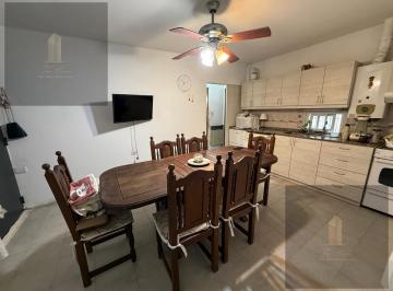 Casa · 80m² · 5 Ambientes · 2 Cocheras · Casa en Yofre Sud