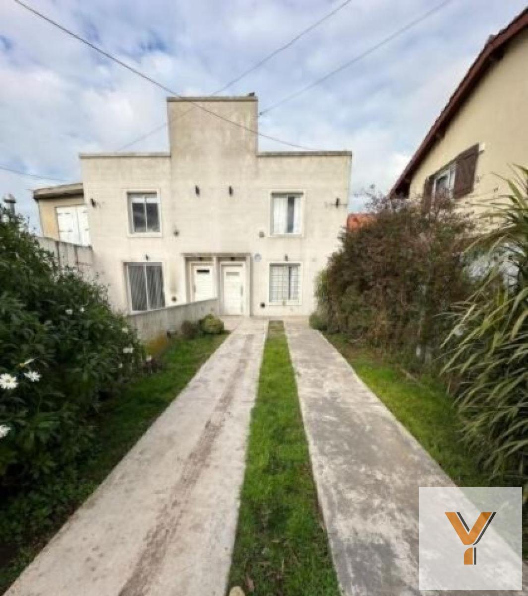 Dúplex de dos dormitorios en venta, 191m², Unamuno entre Constitución y Cataluña