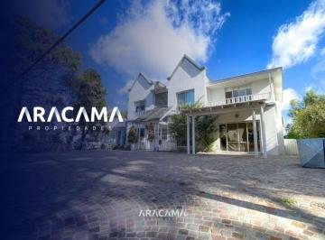 Casa · 300m² · 5 Ambientes · 1 Cochera · Casa en Venta en El Venado 2 Canning