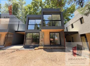 Casa · 115m² · 5 Ambientes · 1 Cochera · PH en Venta de 2 Dorm. Housing Arguello Financiado