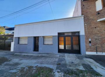 Casa · 90m² · 4 Ambientes · 1 Cochera · Casa en Venta La Plata Dos Dorm. y Cochera
