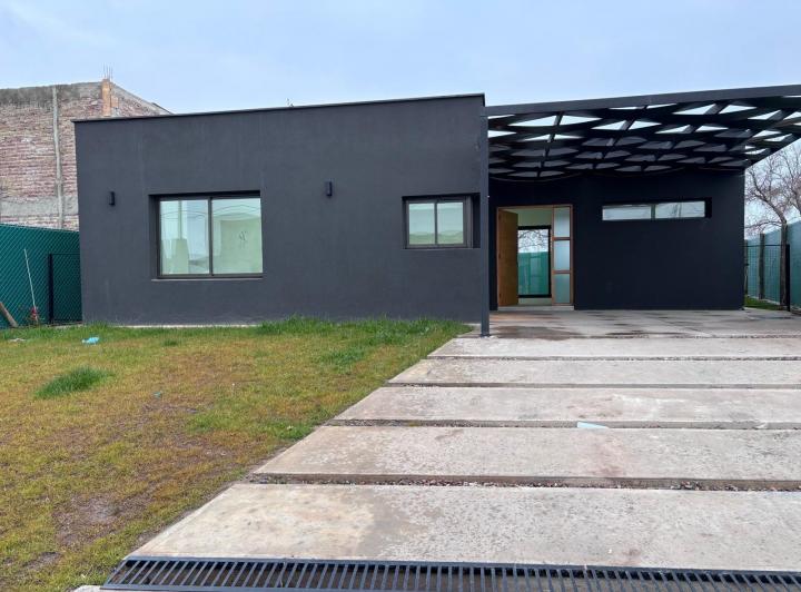 Casa · 145m² · 4 Ambientes · 2 Cocheras