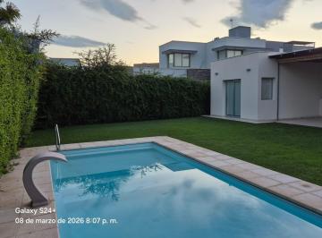 Casa · 220m² · 5 Ambientes · Casa - Rodeo de La Cruz