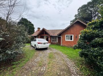 Casa · 137m² · 4 Ambientes · 2 Cocheras · Venta - Casa en Parque Irizar