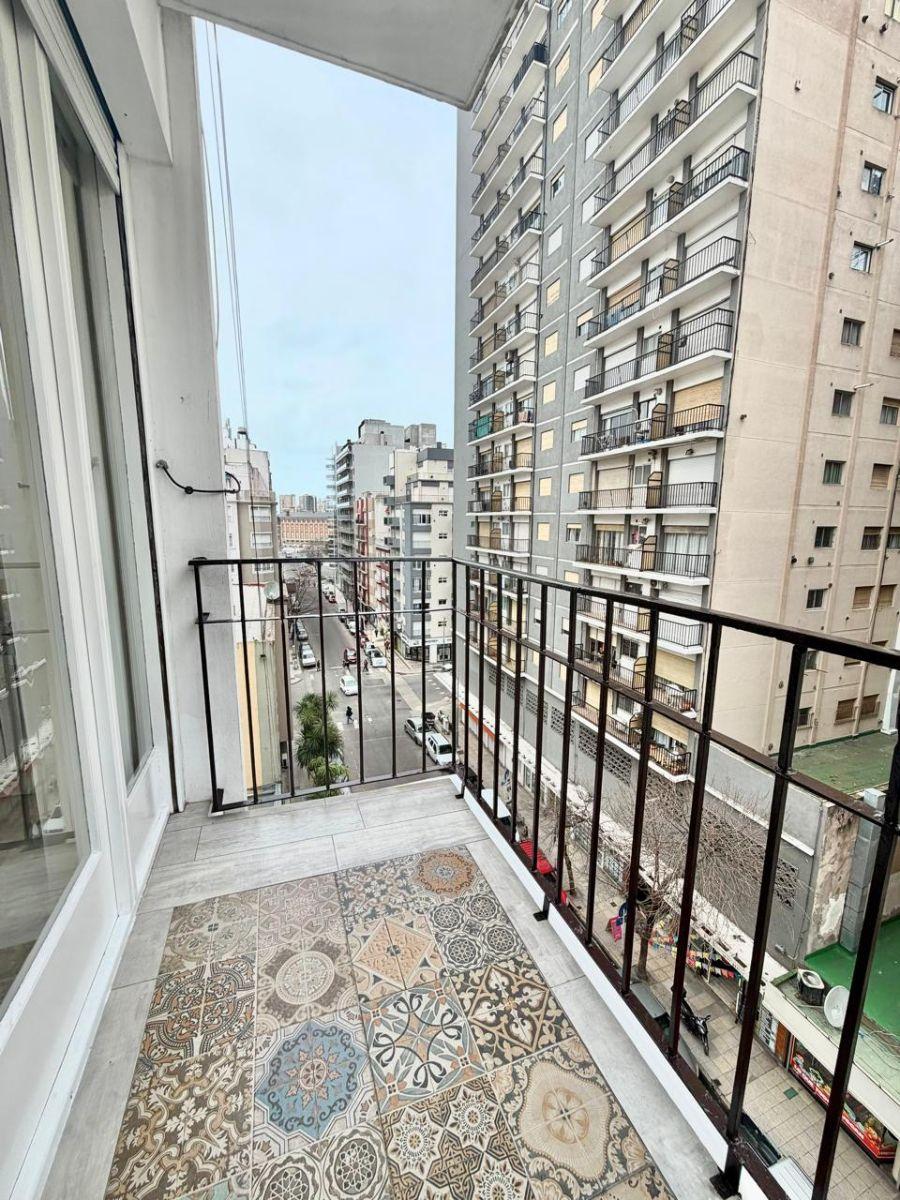 Departamento 2 ambientes con dependencia y balcón — Centro