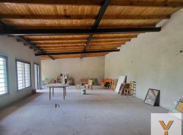 Casa · 180m² · 2 Ambientes · 6 Cocheras · Casa en Venta - 1 Dormitorio 2 Baños - Cocheras - 699 m² - Tandil