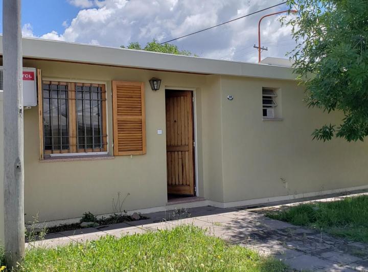 Casa · 80m² · 2 Dormitorios · 2 Cocheras
