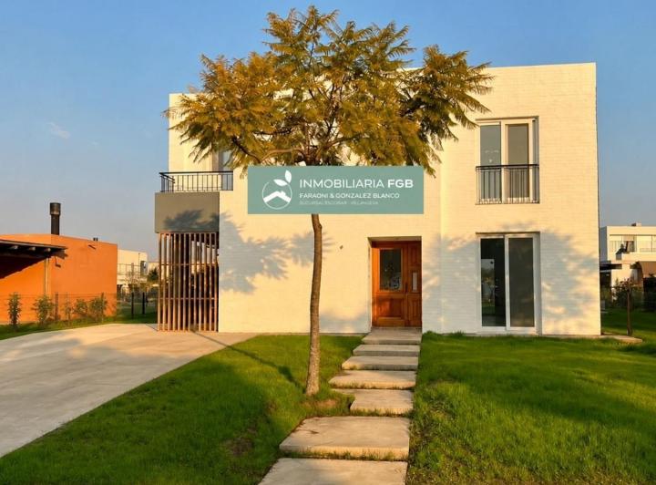 Casa · 200m² · 5 Ambientes · 4 Cocheras