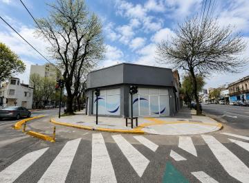 Local comercial · 212m² · 1 Cochera · Local en Parque Patricios